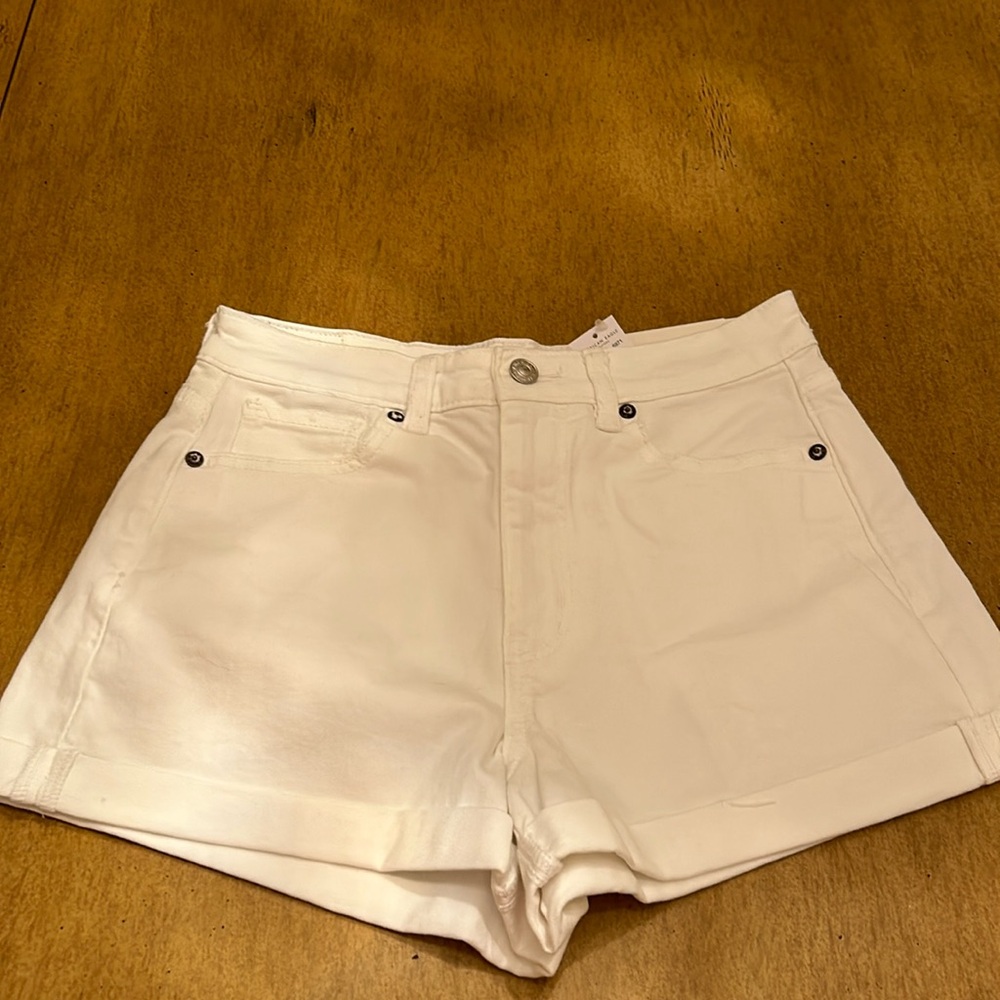 American Eagle white mom short.